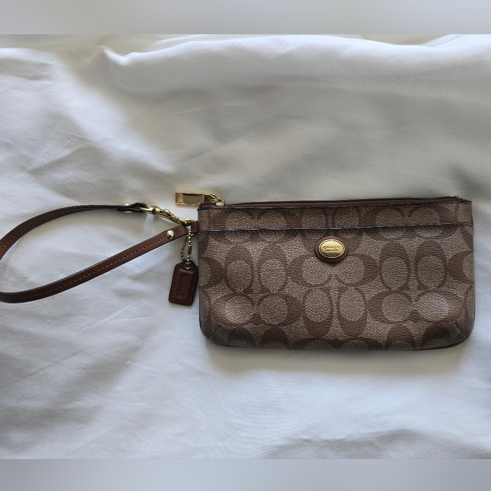 Coach Peyton Signature Small Wristlet Clutch Wallet